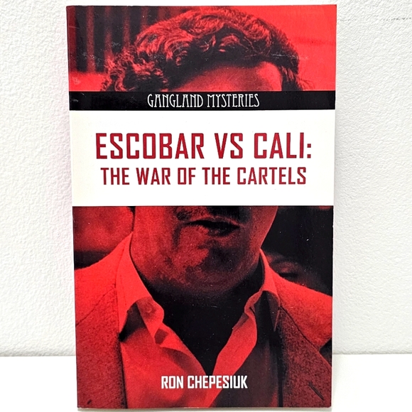 Ron Chepesiuk Other - Gangland Mysteries Escobar vs Cali: The War of the Cartels Book